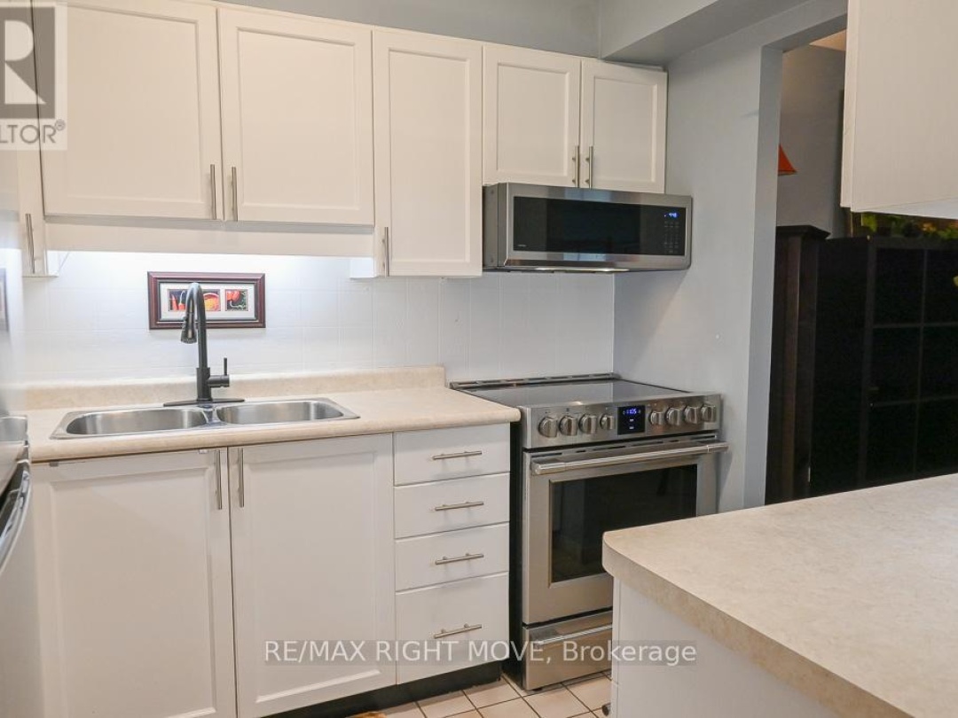 102 54 Fittons Road W, Orillia