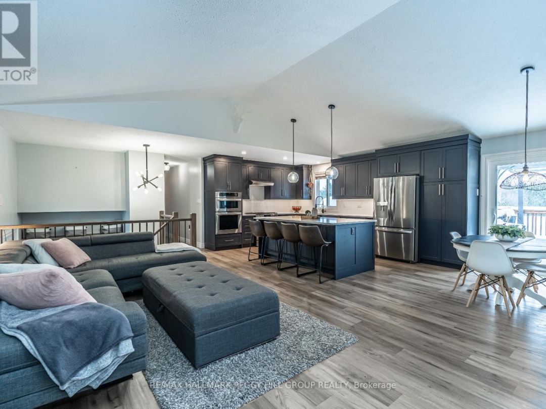 285 WARMINSTER SIDEROAD, 