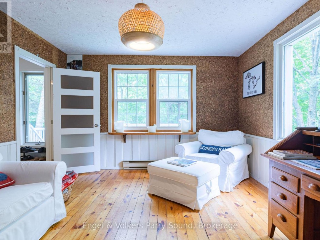 6 HARMONY LANE, 