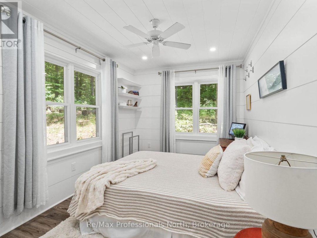 61 ISLAND 26LM ISLAND, 