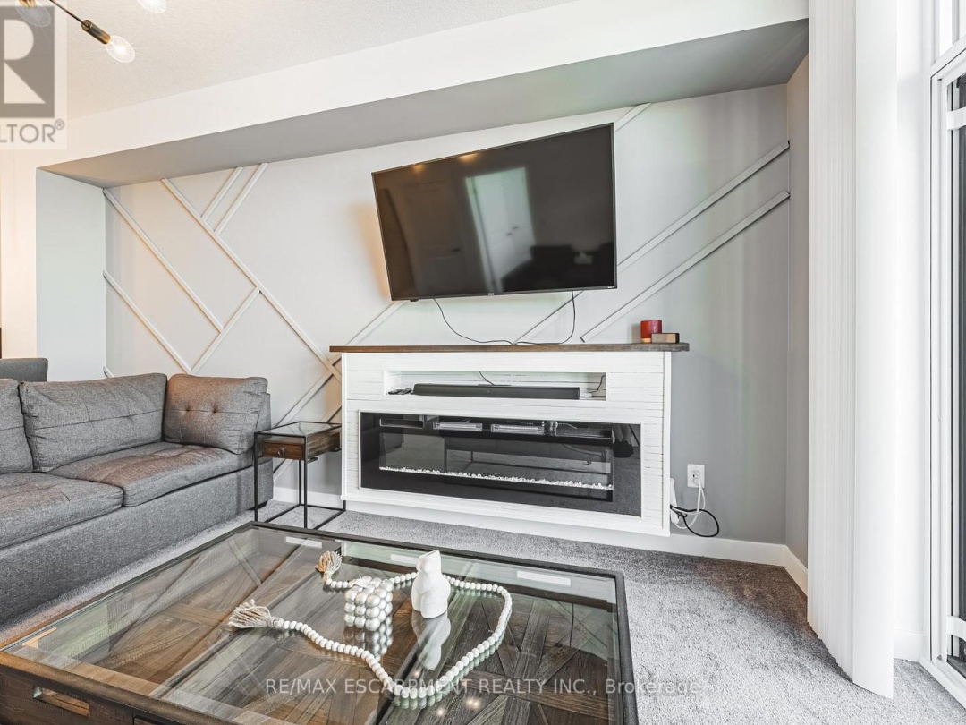 327 - 460 DUNDAS STREET E, 