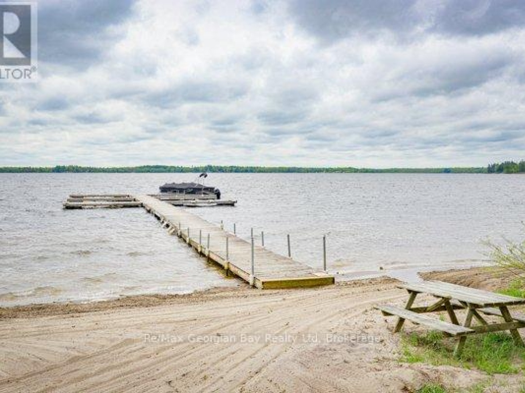 Beach Chalet #3 1230 Grandview Lodge Road, Sparrow Lake