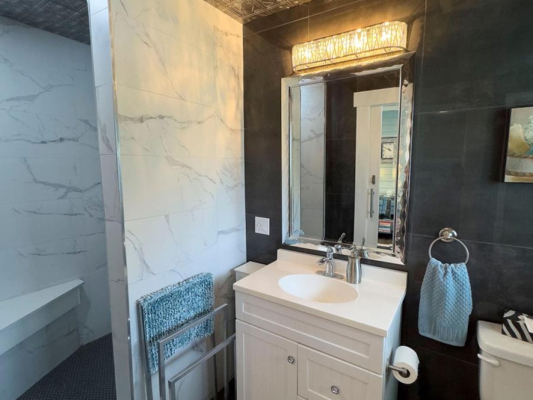 UNIT 2 - 3 PARADISE BOULEVARD W, 