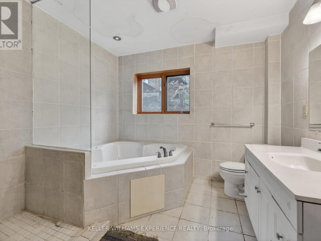 1115 SHERWOOD FOREST ROAD, Muskoka River