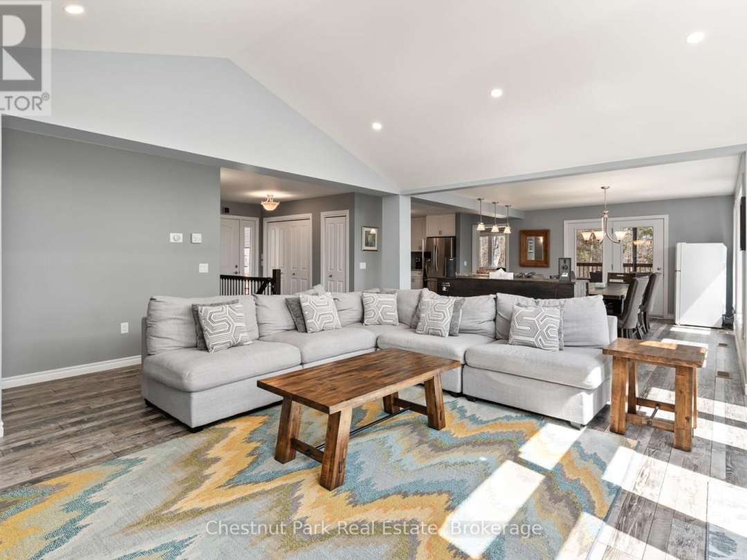 5989 KENNISIS LAKE ROAD, Kennisis Lake