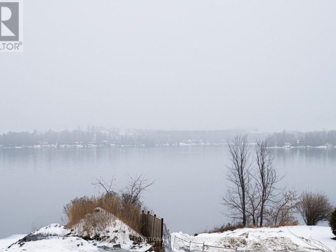 208 19B West Street N, Kawartha Lakes (Fenelon Falls)