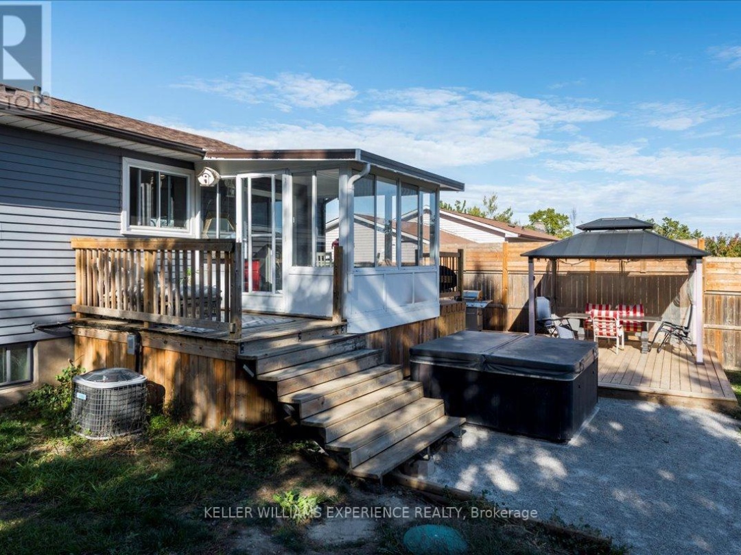 35 CHAMPLAIN CRESCENT, 