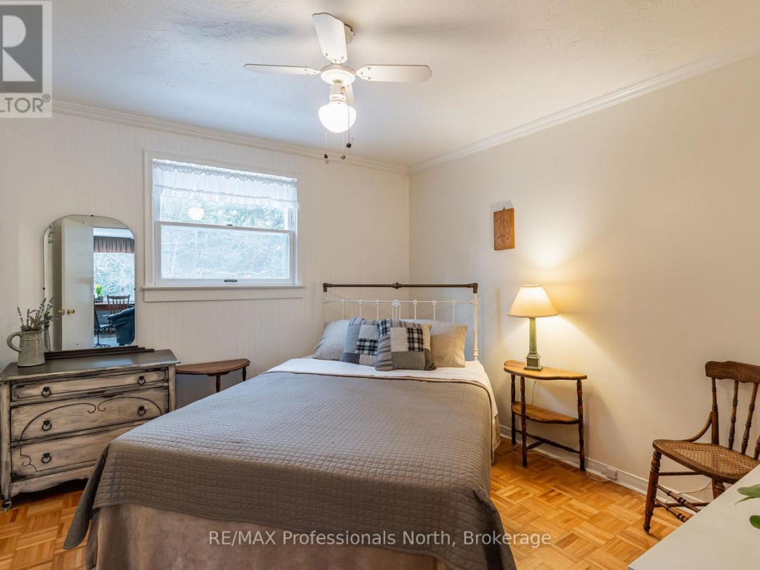 1010 Sturgeon Drive, Minden Lake