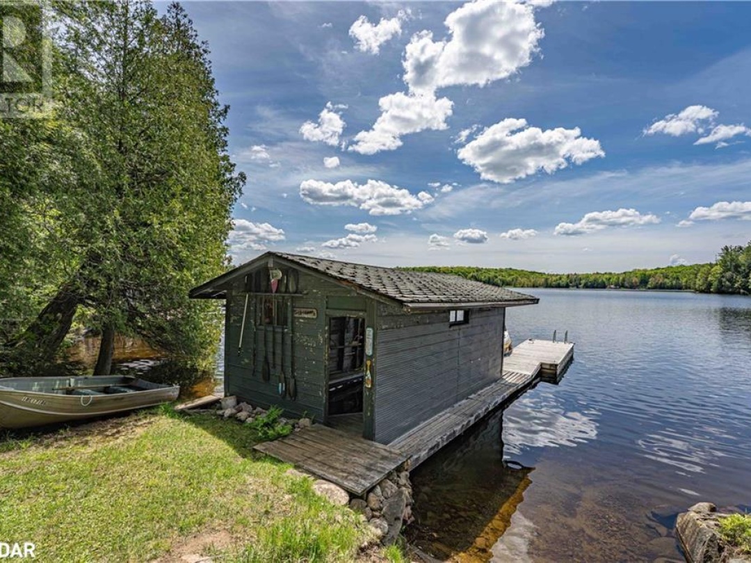 228 Macbeth Island Island, Wood Lake