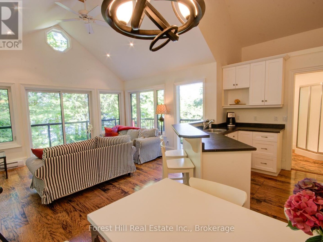 21 LAKEVIEW CRESCENT, 