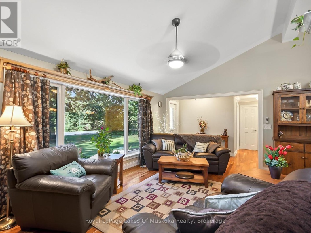 2 LESLIE DRIVE W, 