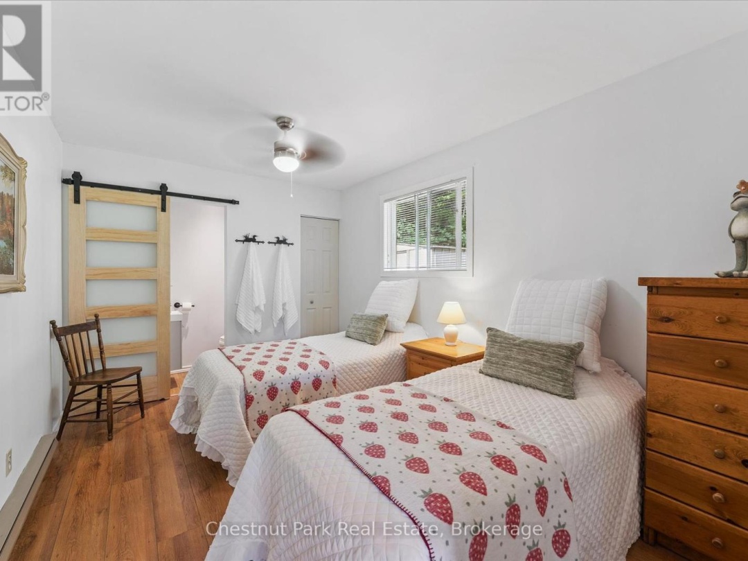 1082 MAPLEWOOD ROAD E, 