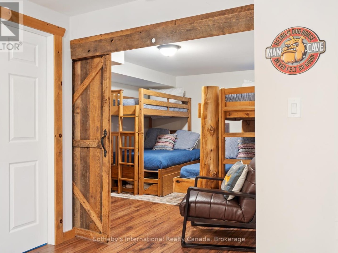1111 Maplehurst Drive, Peninsula Lake