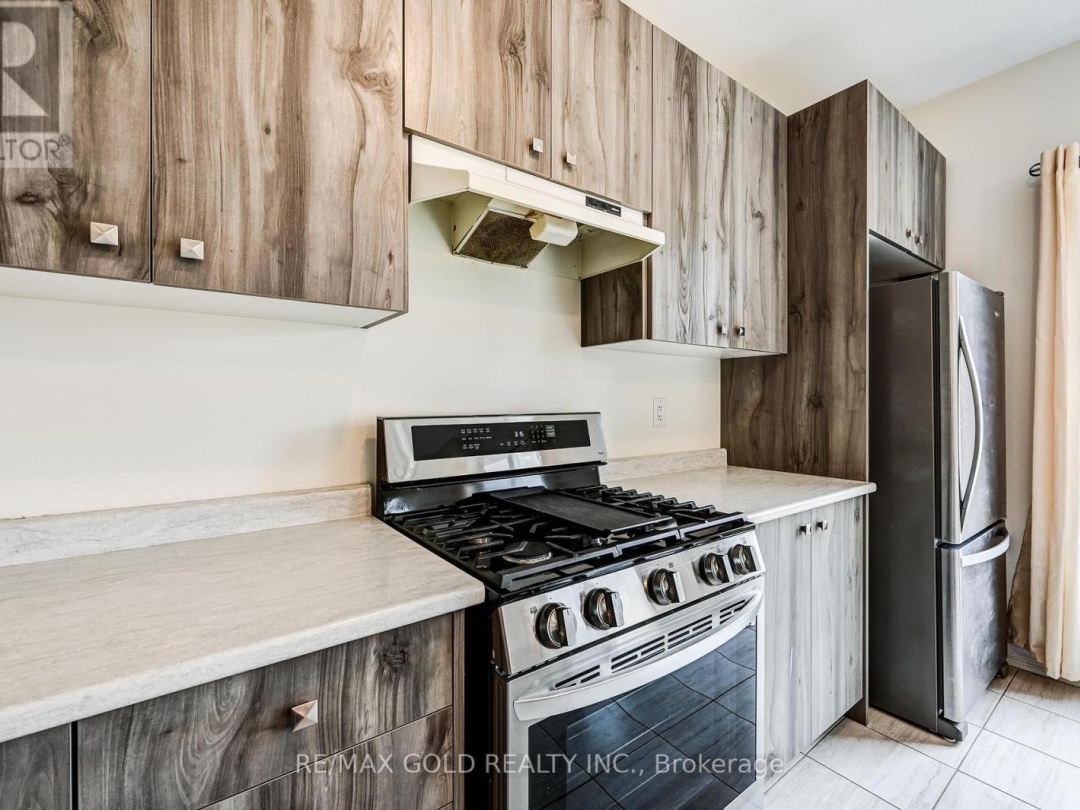 84 ATLANTIS DRIVE W, 