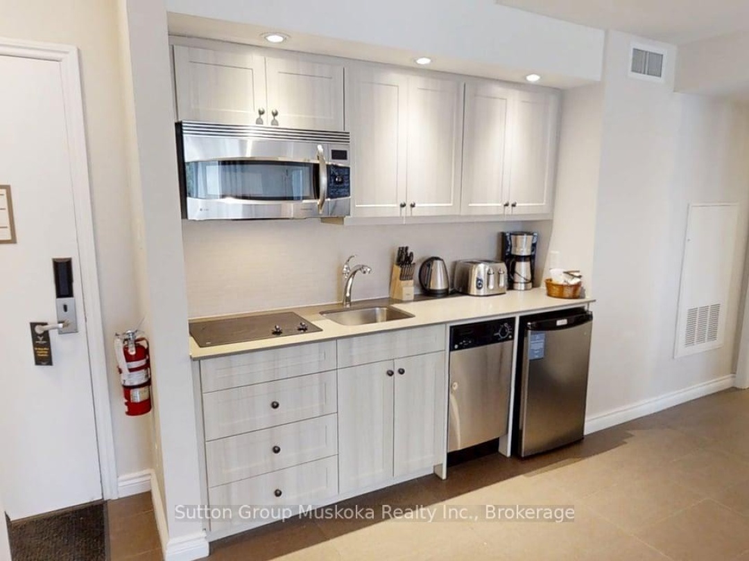 52-305 - 1235 DEERHURST DRIVE, Peninsula Lake