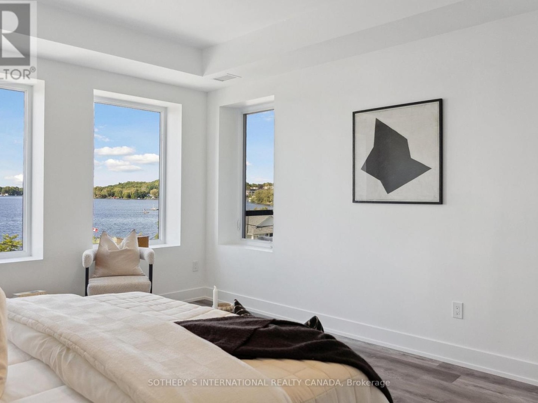 208 19B West Street N, Kawartha Lakes (Fenelon Falls)