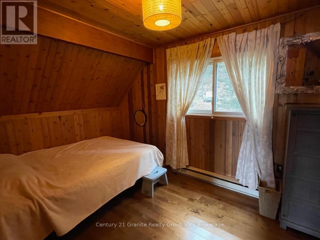 1038 BROKEN PADDLE ROAD, 