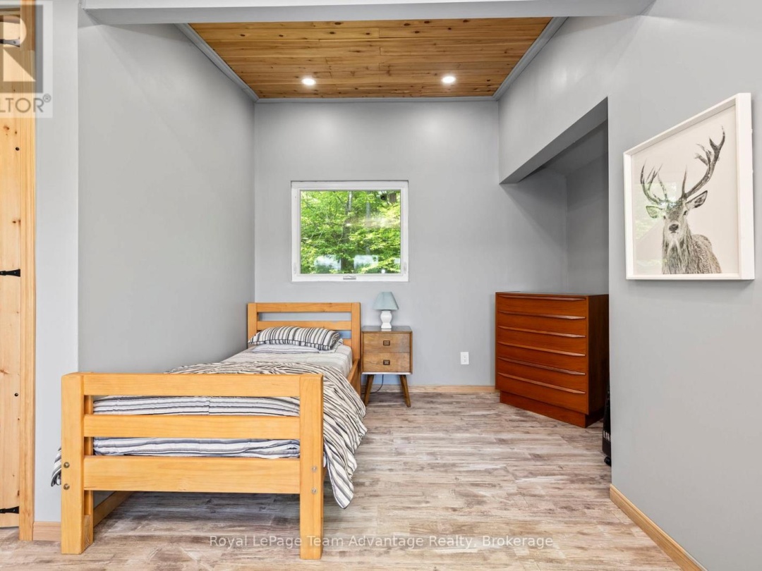 25 LIMBERT LANE N, 
