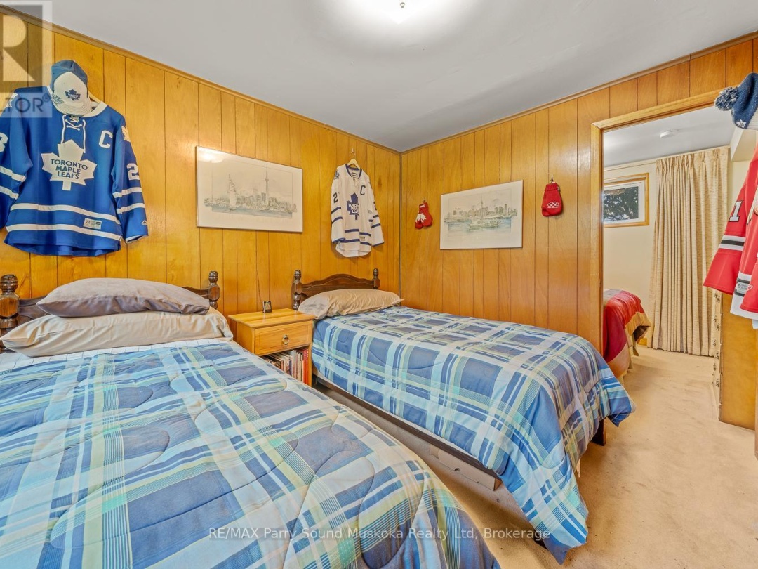 86 LAKESIDE CRESCENT, 