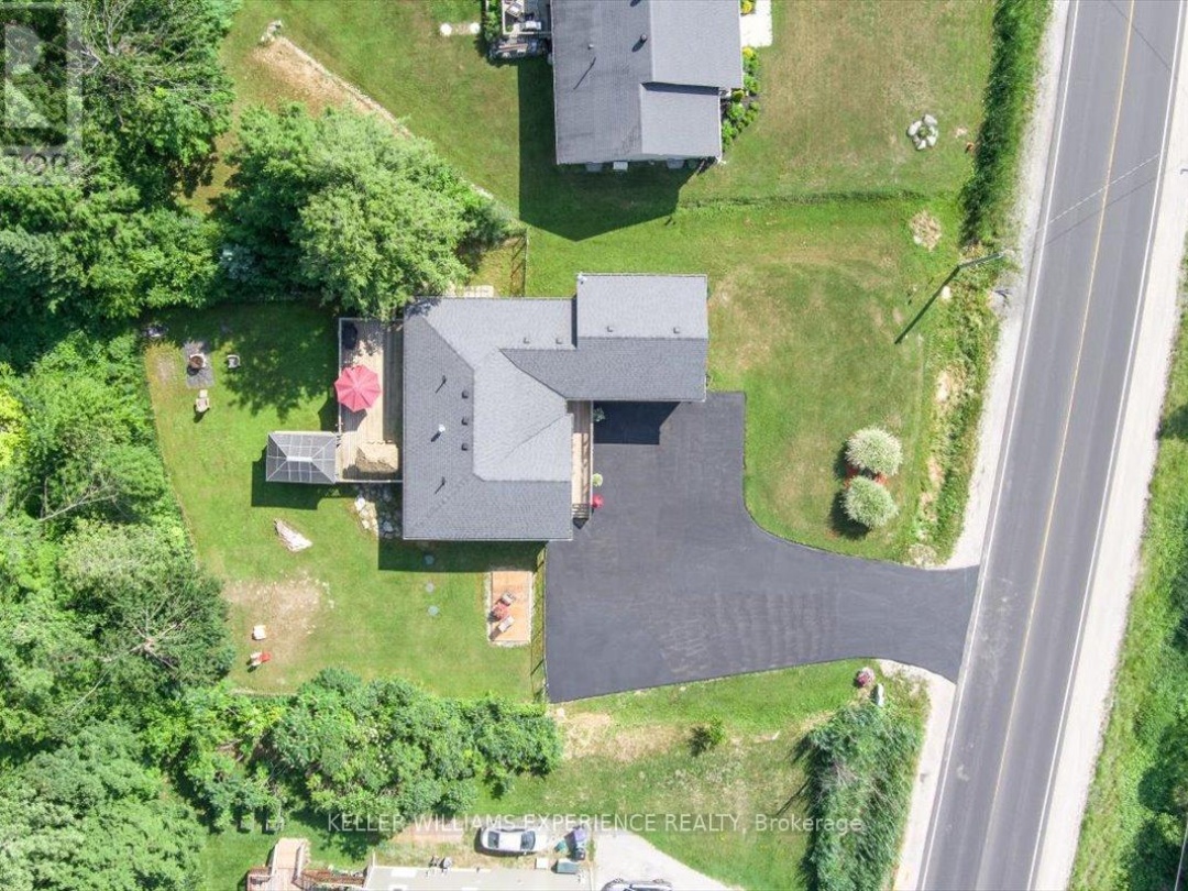 158 MOONSTONE ROAD E, 