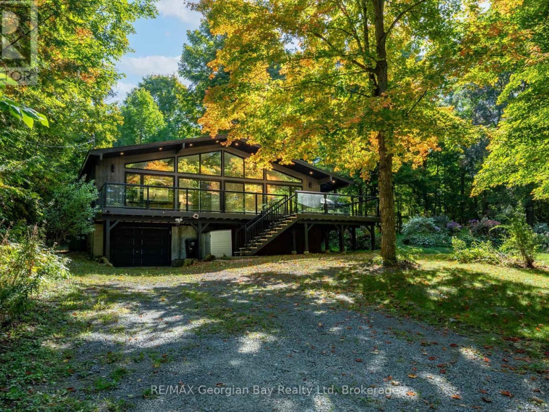 1745 TWIN OAKS CRESCENT, 