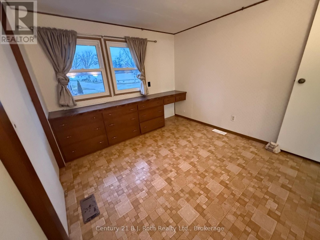 161 - 580 WEST STREET S, 