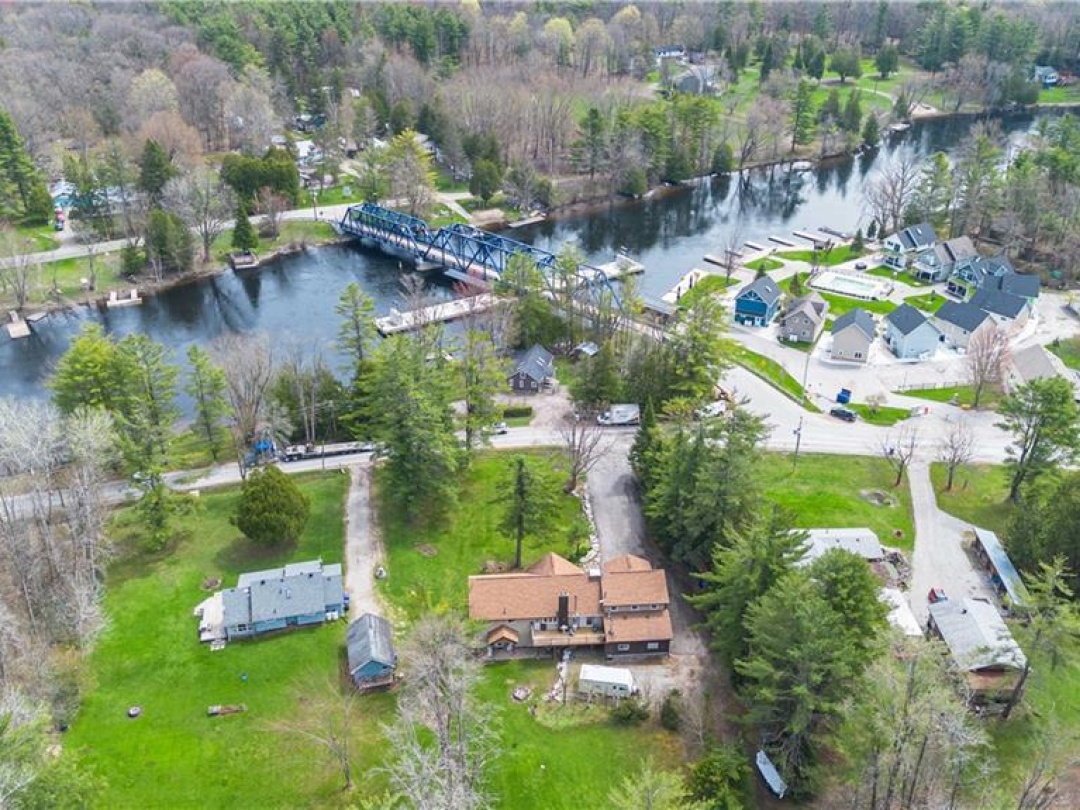 1936 PENINSULA POINT Road, 