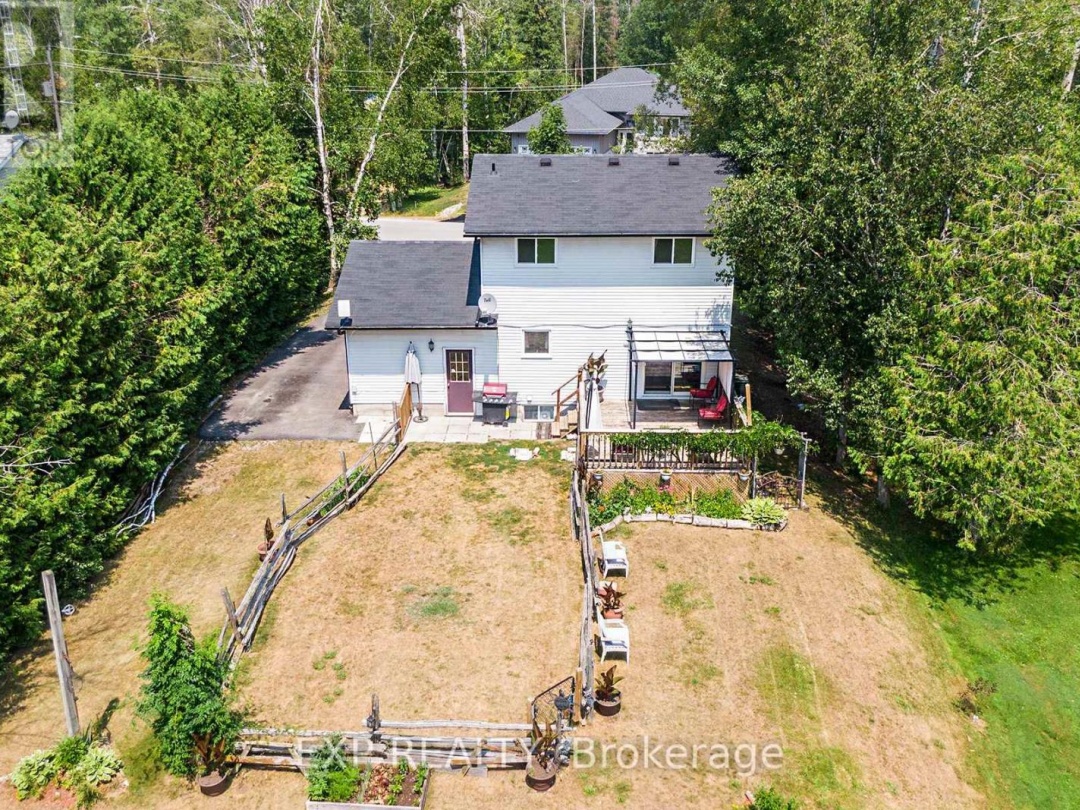 8 PINEWOOD BOULEVARD, 