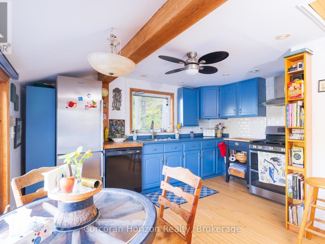 566 HUNGRY BAY ROAD W, 