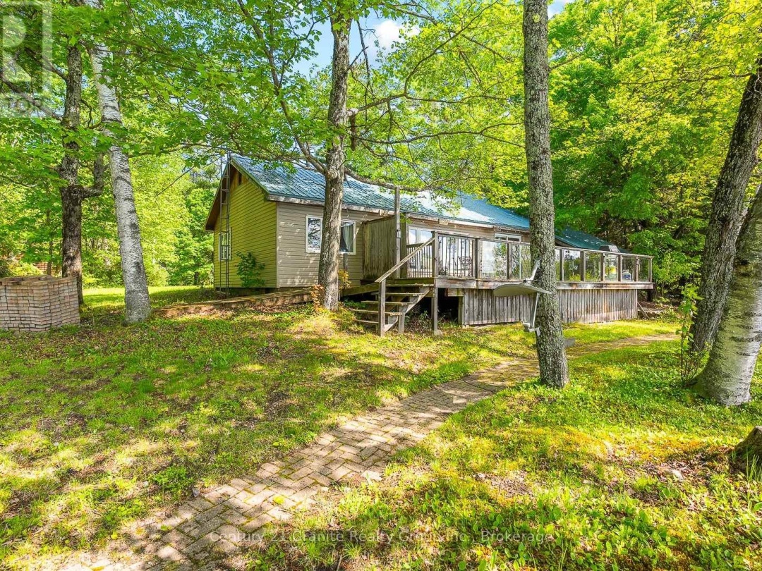 1036 Shirleys Road, Haliburton Lake