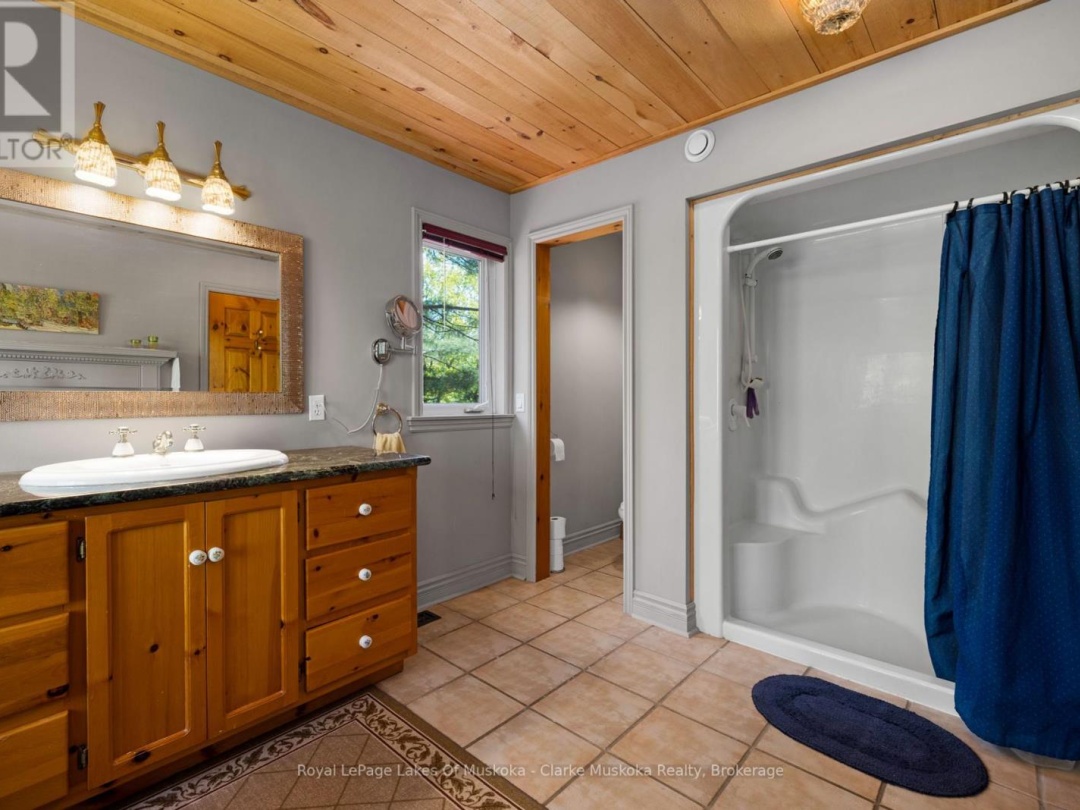 733 Whites Falls Road, Six Mile Lake