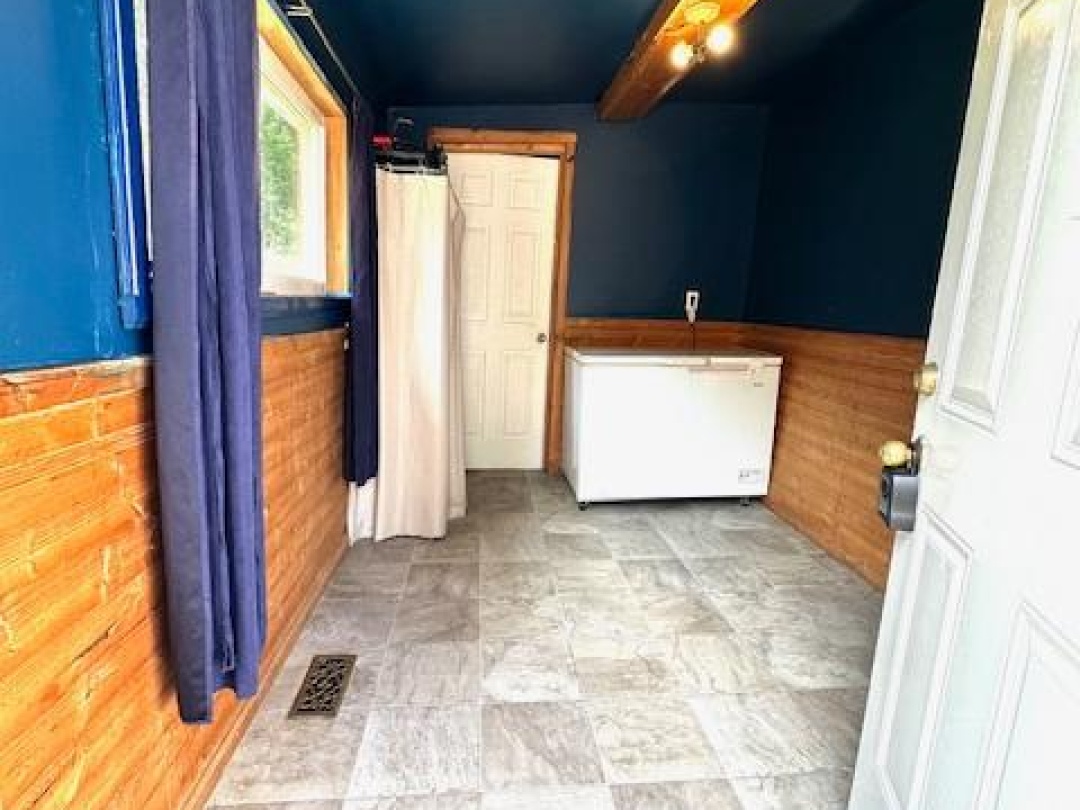 1019 SPRING VALLEY ROAD, 