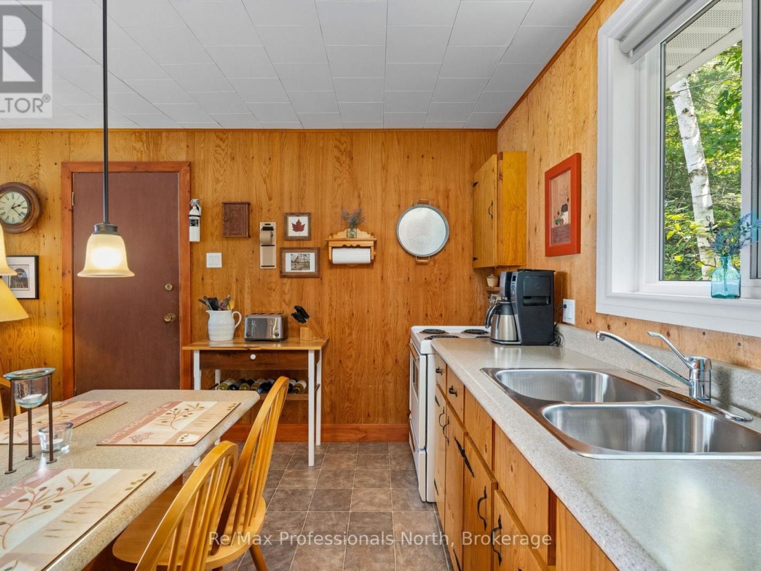 1020 Road 2000, Muldrew-south Lake
