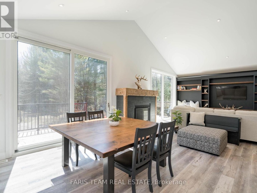 151 Mount Saint Louis Road E, Coldwater Lake