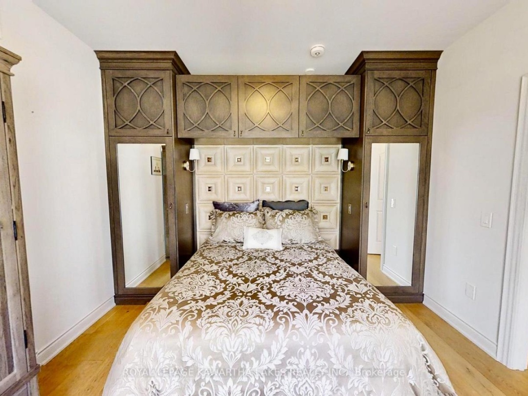 2501 Lakeshore Drive, Lake Simcoe