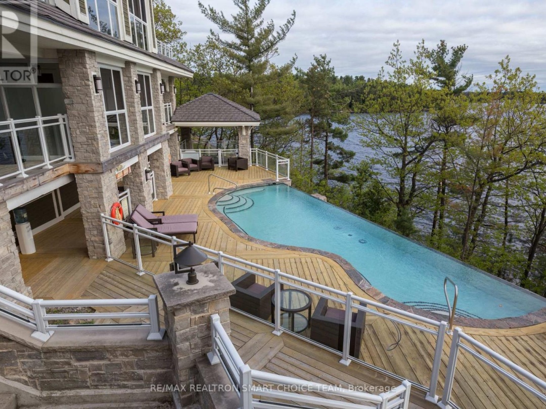 L204 C1&C2 1869 Muskoka 118 Road W, 