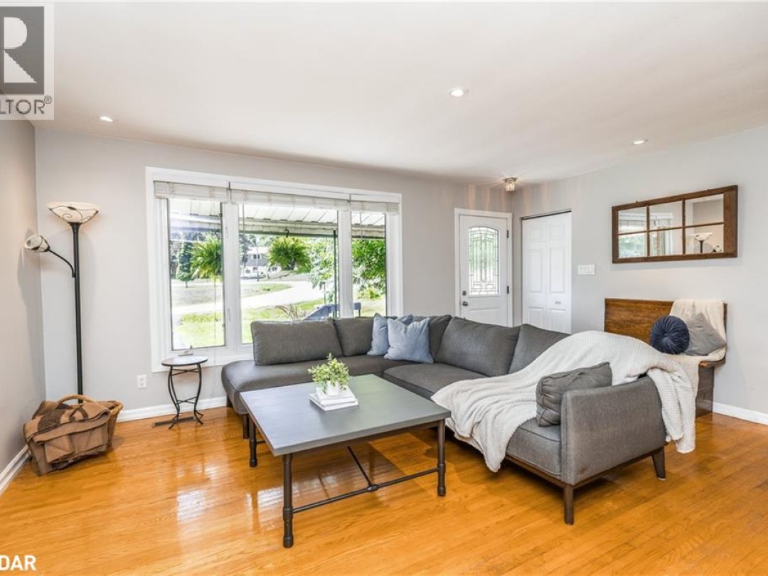 6 WALKER Avenue, 