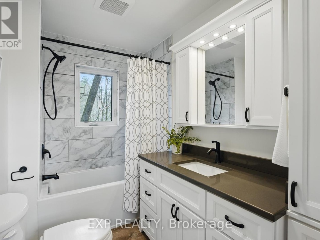 5B SOUTHWELL DRIVE, Horseshoe Lake