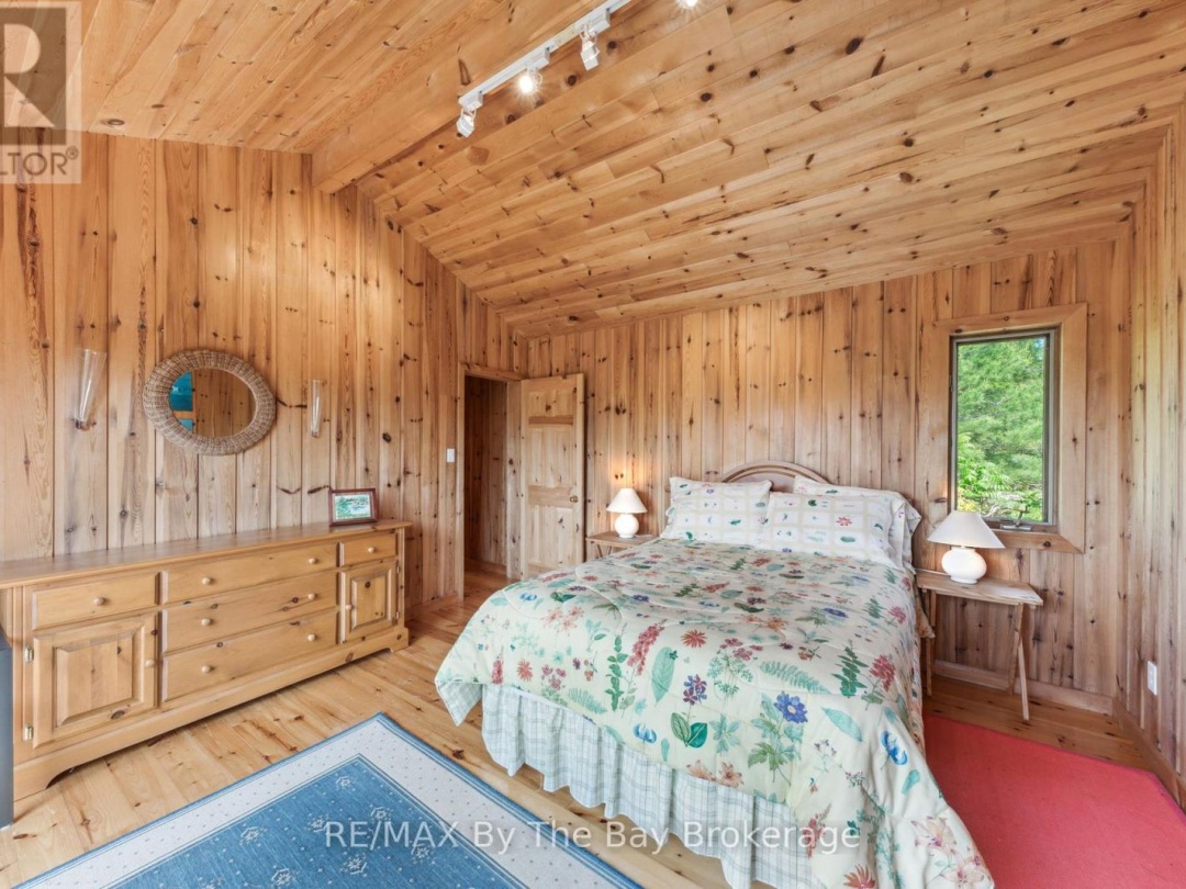 12 IS 3900 GEORGIAN BAY, 