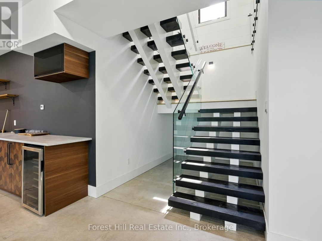22 Long And Winding Road Road, Silver Lake