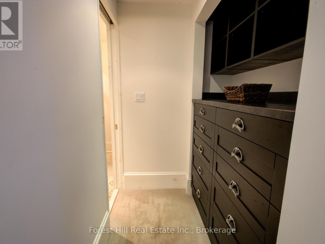 21 LAKEVIEW CRESCENT, 