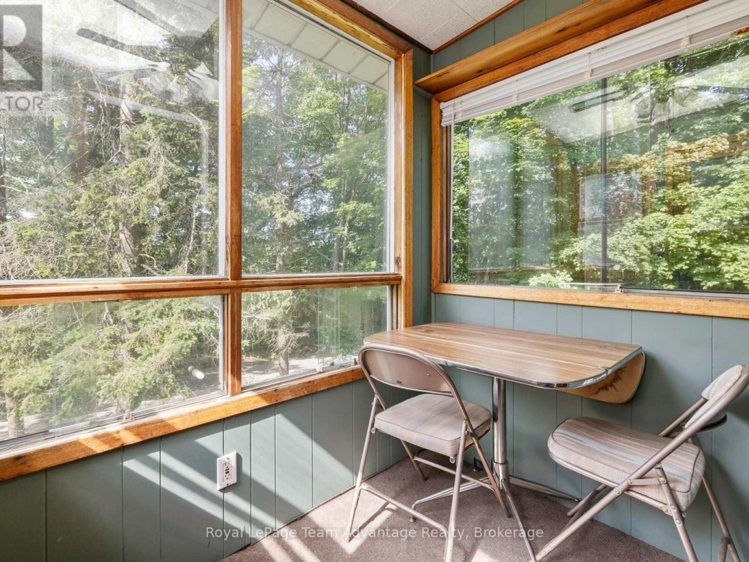 9 WOODS LANE, 