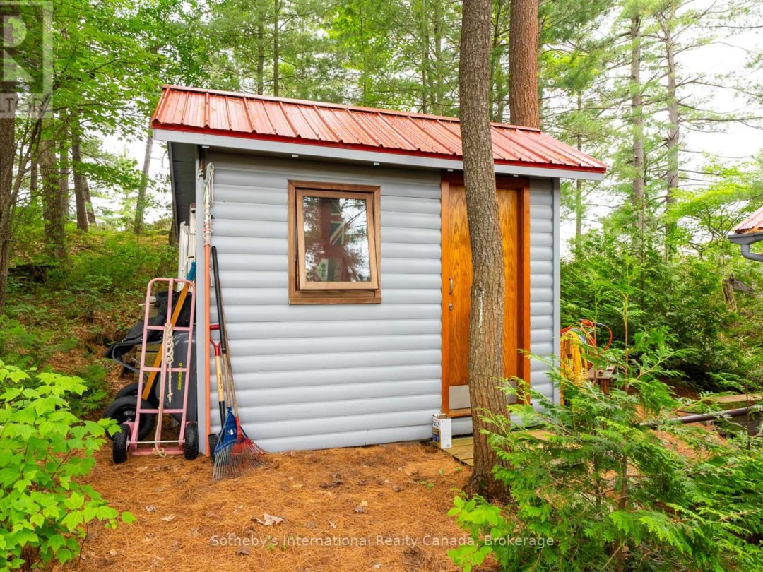16Lk 1 Wolf Island, Kahshe Lake