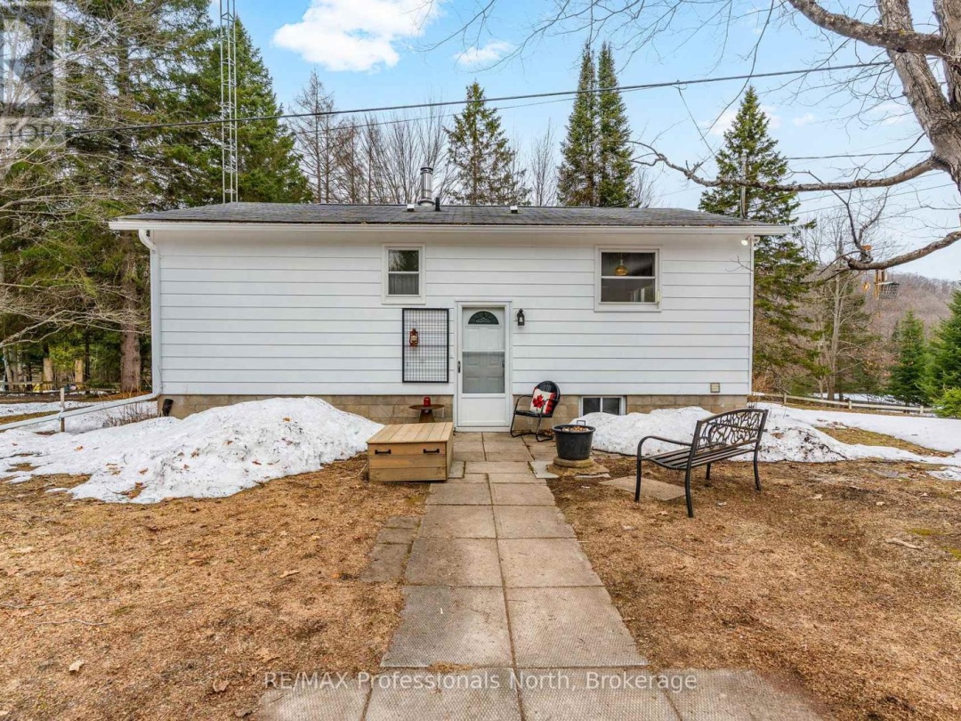 1010 Sturgeon Drive, Minden Lake
