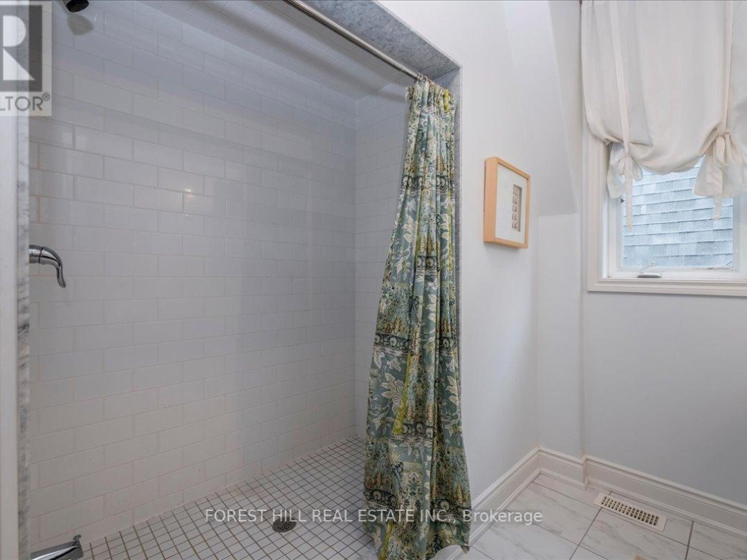 10 - 10 INVERMARA COURT, Lake Simcoe