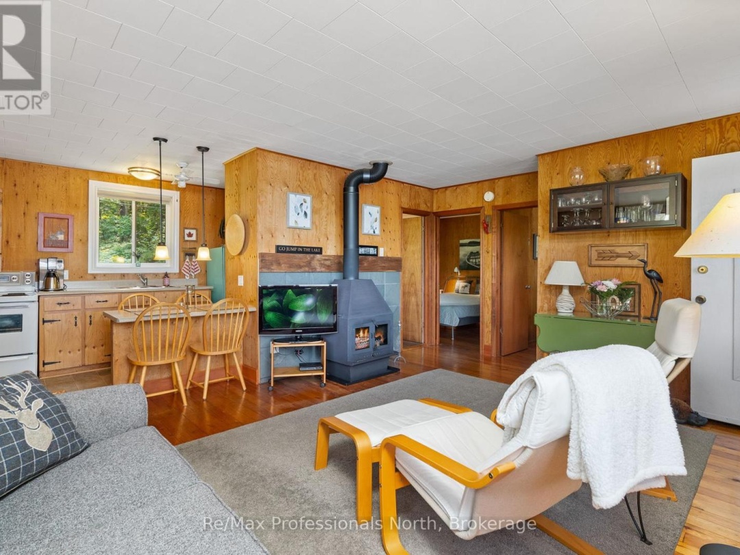 1020 Road 2000, Muldrew-south Lake