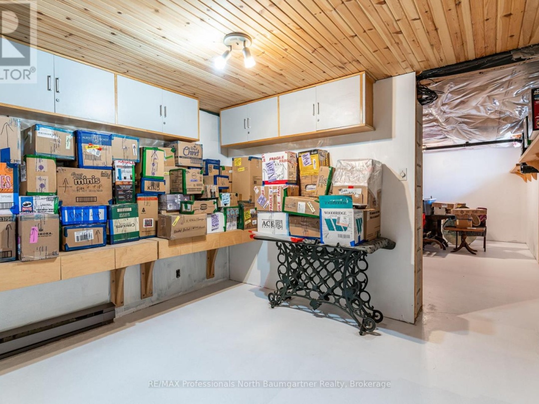 1065 Cloverleaf Road, Kennisis Lake