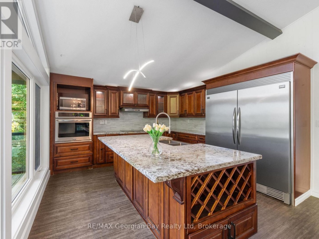 1745 TWIN OAKS CRESCENT, 