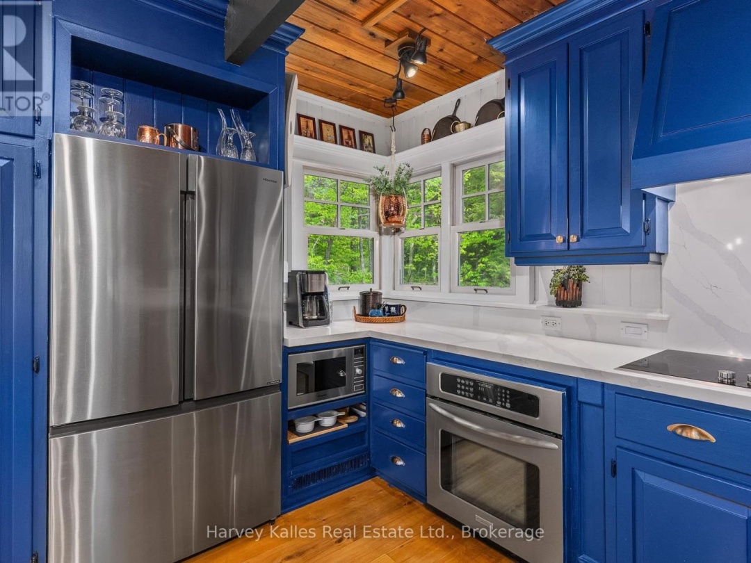 157 Chalet Crescent, Peninsula Lake