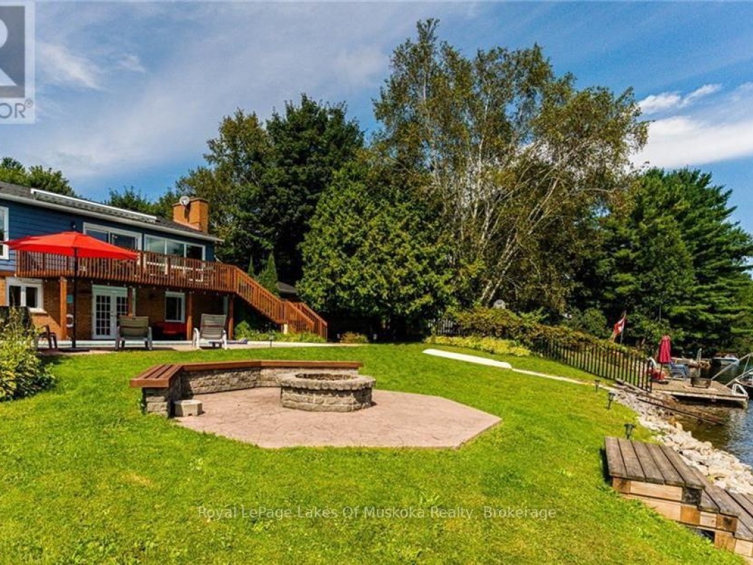 1815 Peninsula Point Road, Severn Lake